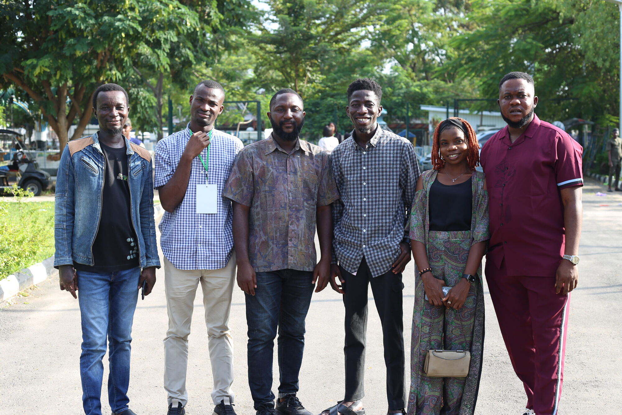 The De Mirakulus team standing together outdoors